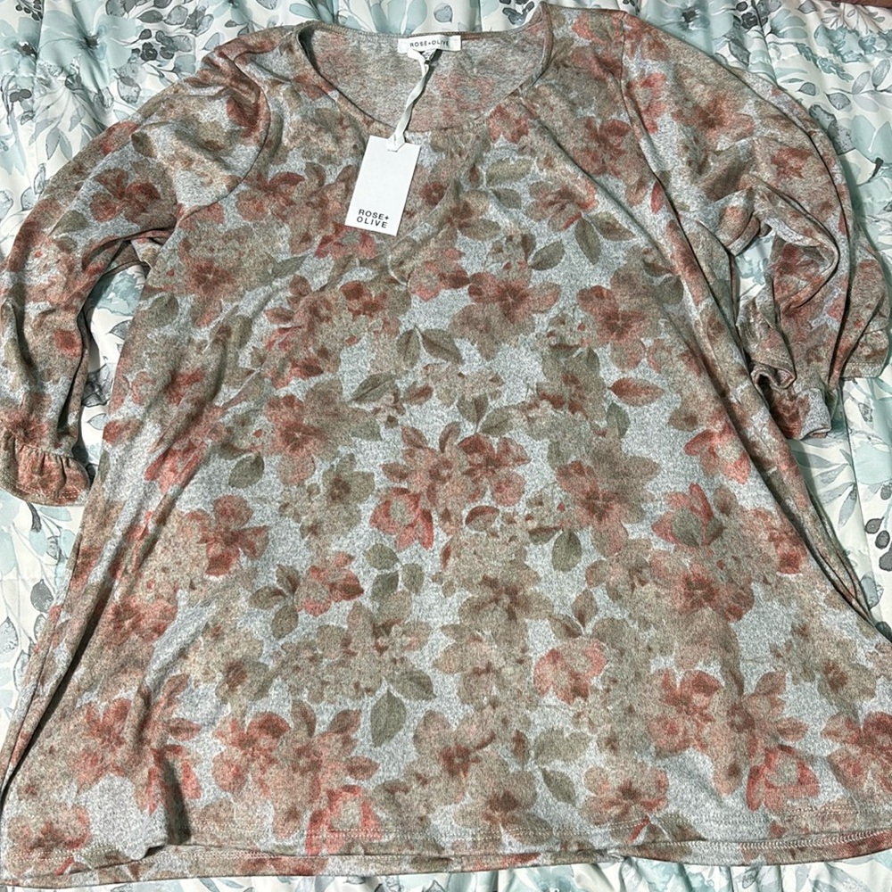Rose+ Olive top